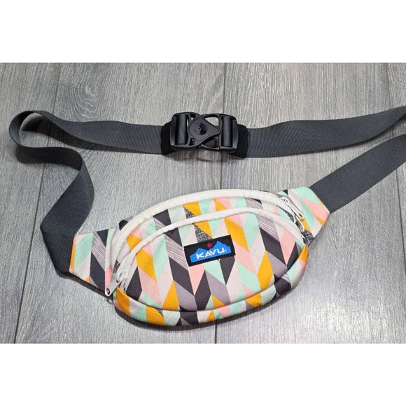 Kavu Handbags - Kavu Spectator funny pack multicolor pockets Bag Chevron Sketch B000672